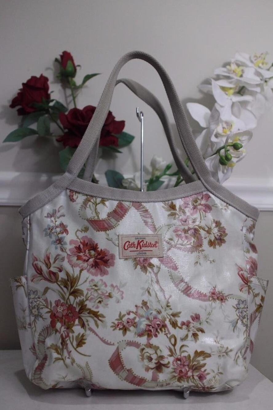 Cath Kidston Shoulder Bag Beautiful White Floral medium purse (pu3000